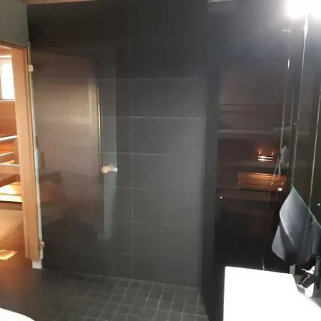 Penthouse-tasokas Moderni Kaupunki Huoneisto Huipulla -iso Jacuzzi Omalla Kattoterassilla - Aurinkotuolit Ja Aurinko Odottaa Sinua - Huikea Maisema- - 10 Hloe - Free Parking Apartment