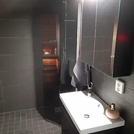 Penthouse-tasokas Moderni Kaupunki Huoneisto Huipulla -iso Jacuzzi Omalla Kattoterassilla - Aurinkotuolit Ja Aurinko Odottaa Sinua - Huikea Maisema- - 10 Hloe - Free Parking *