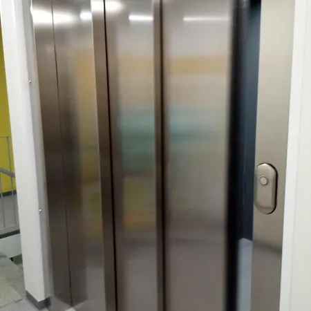 Penthouse-tasokas Moderni Kaupunki Huoneisto Huipulla -iso Jacuzzi Omalla Kattoterassilla - Aurinkotuolit Ja Aurinko Odottaa Sinua - Huikea Maisema- - 10 Hloe - Free Parking