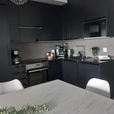 Penthouse-tasokas Moderni Kaupunki Huoneisto Huipulla -iso Jacuzzi Omalla Kattoterassilla - Aurinkotuolit Ja Aurinko Odottaa Sinua - Huikea Maisema- - 10 Hloe - Free Parking * Tampere