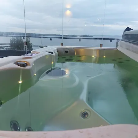 Apartment Penthouse-tasokas Moderni Kaupunki Huoneisto Huipulla -iso Jacuzzi Omalla Kattoterassilla - Aurinkotuolit Ja Aurinko Odottaa Sinua - Huikea Maisema- - 10 Hloe - Free Parking