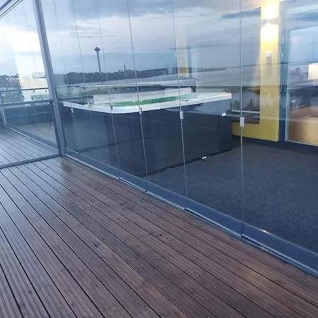 Penthouse-tasokas Moderni Kaupunki Huoneisto Huipulla -iso Jacuzzi Omalla Kattoterassilla - Aurinkotuolit Ja Aurinko Odottaa Sinua - Huikea Maisema- - 10 Hloe - Free Parking *