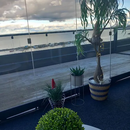 Penthouse-tasokas Moderni Kaupunki Huoneisto Huipulla -iso Jacuzzi Omalla Kattoterassilla - Aurinkotuolit Ja Aurinko Odottaa Sinua - Huikea Maisema- - 10 Hloe - Free Parking * Tampere