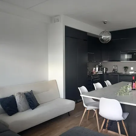 Penthouse-tasokas Moderni Kaupunki Huoneisto Huipulla -iso Jacuzzi Omalla Kattoterassilla - Aurinkotuolit Ja Aurinko Odottaa Sinua - Huikea Maisema- - 10 Hloe - Free Parking Apartment *