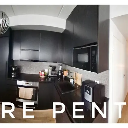 Penthouse-tasokas Moderni Kaupunki Huoneisto Huipulla -iso Jacuzzi Omalla Kattoterassilla - Aurinkotuolit Ja Aurinko Odottaa Sinua - Huikea Maisema- - 10 Hloe - Free Parking *