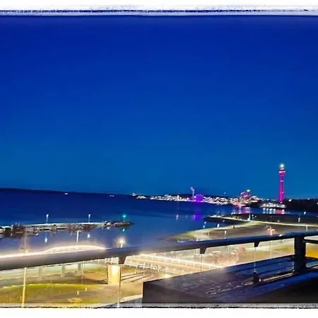 Penthouse-tasokas Moderni Kaupunki Huoneisto Huipulla -iso Jacuzzi Omalla Kattoterassilla - Aurinkotuolit Ja Aurinko Odottaa Sinua - Huikea Maisema- - 10 Hloe - Free Parking Apartment