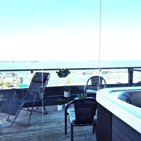Penthouse-tasokas Moderni Kaupunki Huoneisto Huipulla -iso Jacuzzi Omalla Kattoterassilla - Aurinkotuolit Ja Aurinko Odottaa Sinua - Huikea Maisema- - 10 Hloe - Free Parking