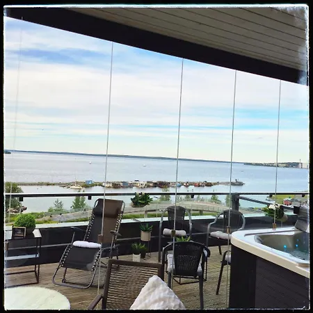Apartment Penthouse-tasokas Moderni Kaupunki Huoneisto Huipulla -iso Jacuzzi Omalla Kattoterassilla - Aurinkotuolit Ja Aurinko Odottaa Sinua - Huikea Maisema- - 10 Hloe - Free Parking *