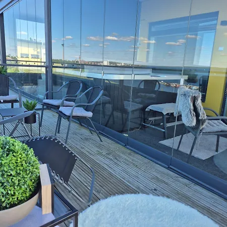 Penthouse-tasokas Moderni Kaupunki Huoneisto Huipulla -iso Jacuzzi Omalla Kattoterassilla - Aurinkotuolit Ja Aurinko Odottaa Sinua - Huikea Maisema- - 10 Hloe - Free Parking Apartment *