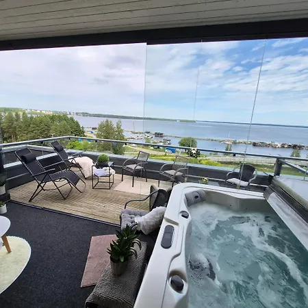 Penthouse-tasokas Moderni Kaupunki Huoneisto Huipulla -iso Jacuzzi Omalla Kattoterassilla - Aurinkotuolit Ja Aurinko Odottaa Sinua - Huikea Maisema- - 10 Hloe - Free Parking Tampere